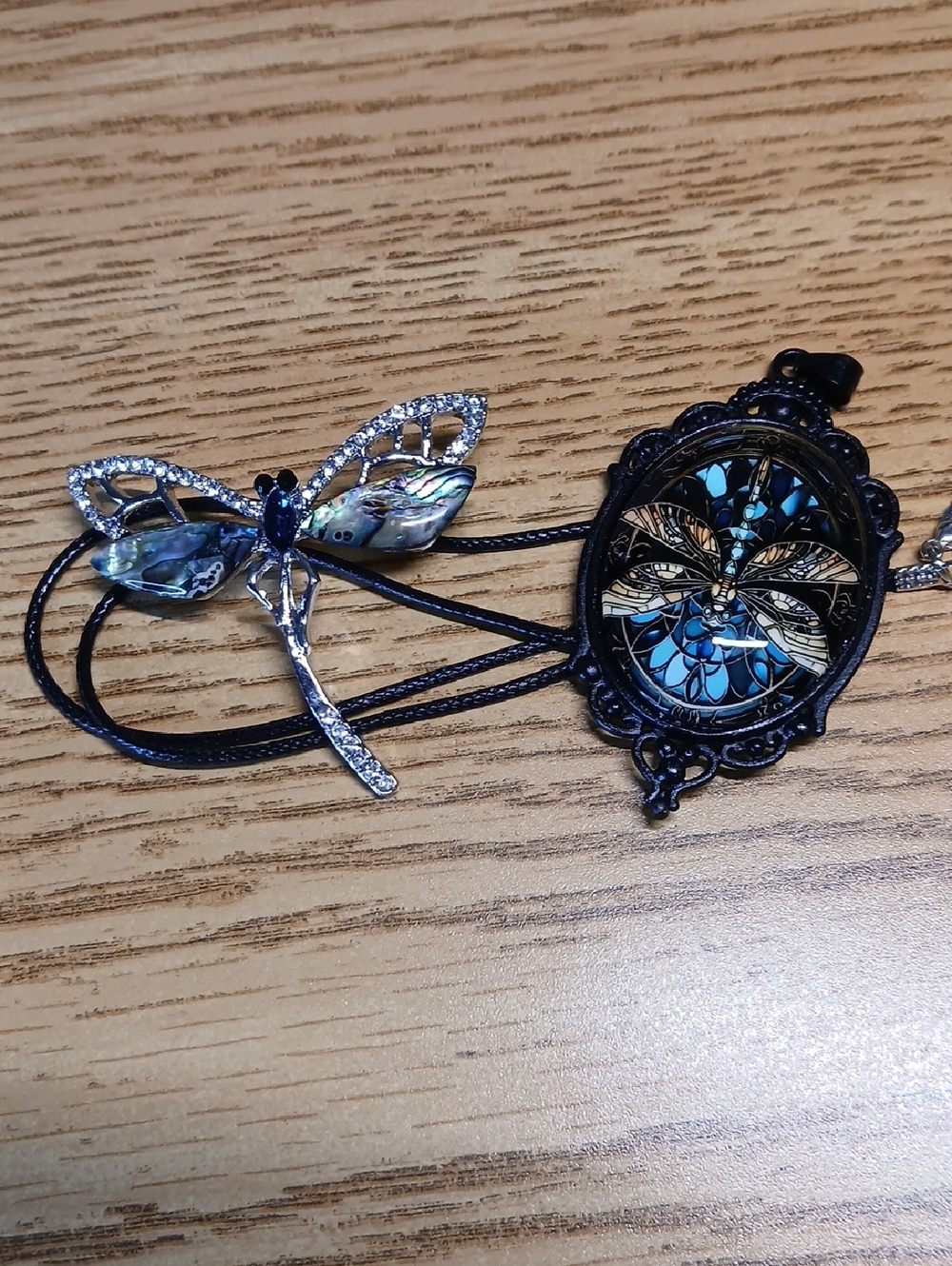 NWOT 2PC Dragonfly Bundle 1 Seashell Crystal Silvertone Pin & Dragonfly Necklace
